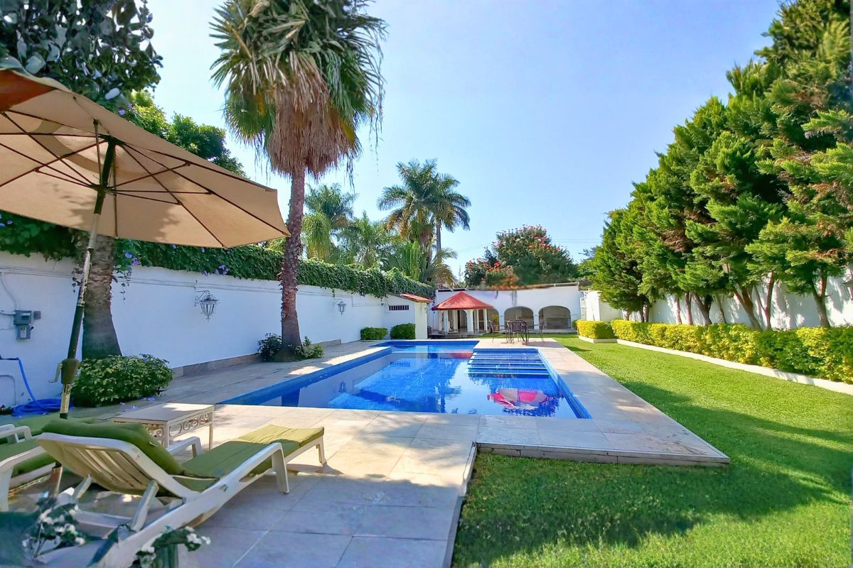 Jardín grande, alberca y área techada para eventos boutique