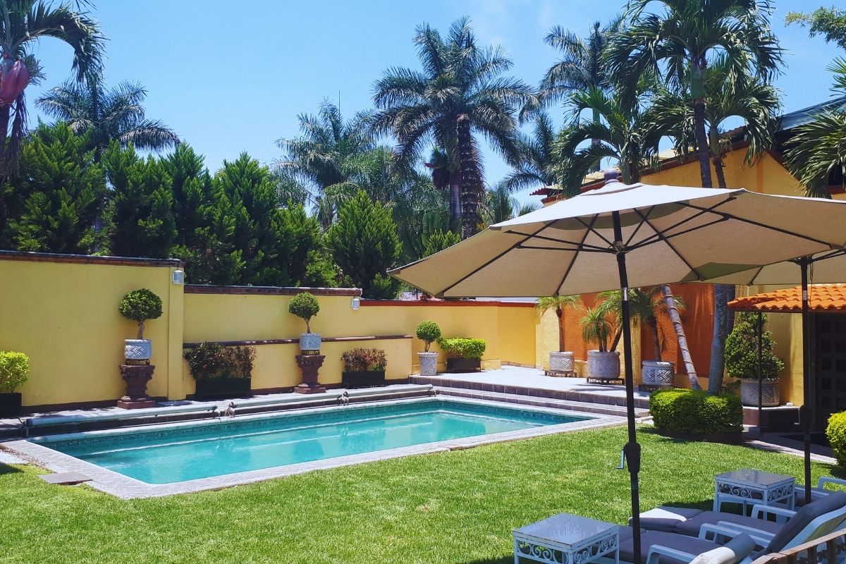 Villa las Fuentes con alberca y terraza