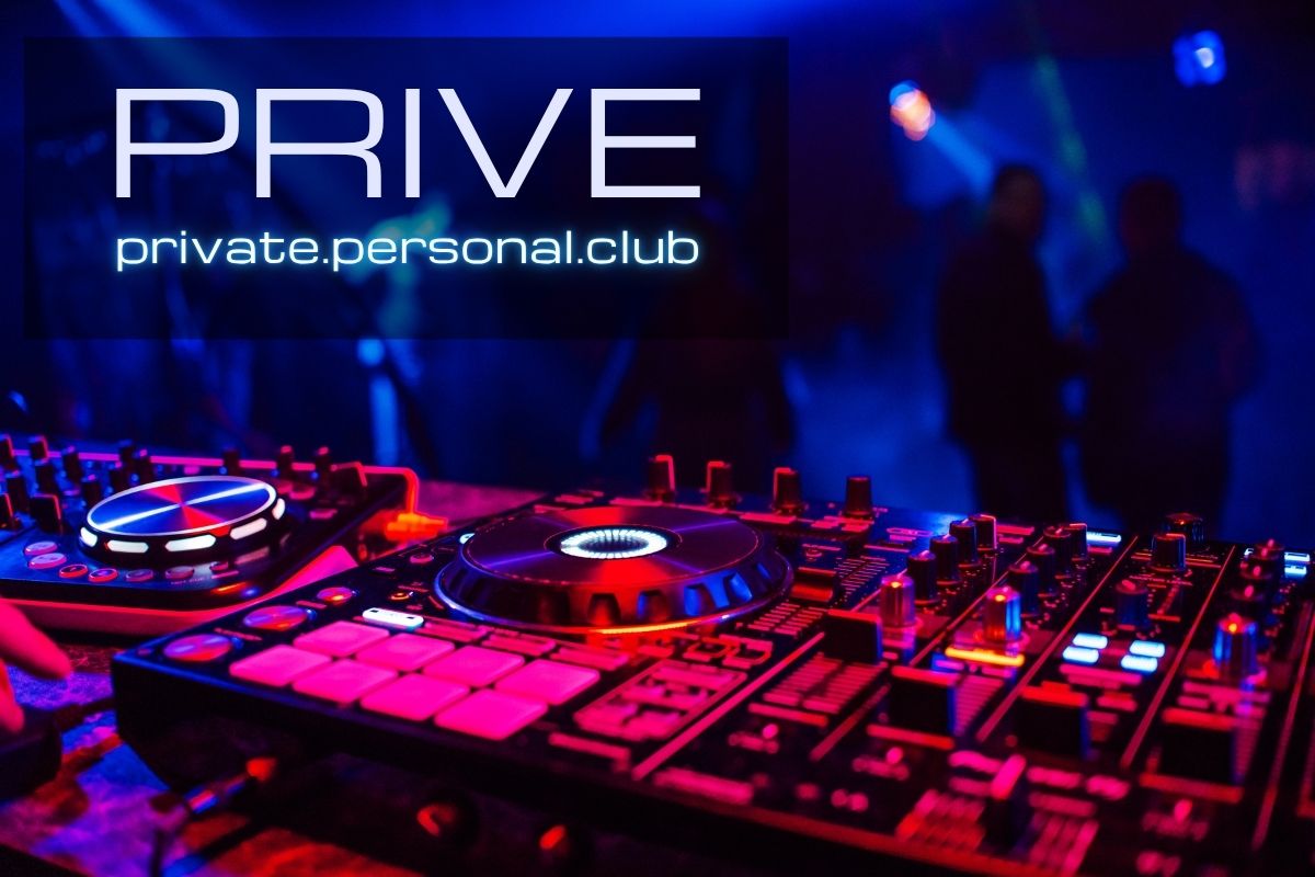 DJ console en fiesta en PRIVE